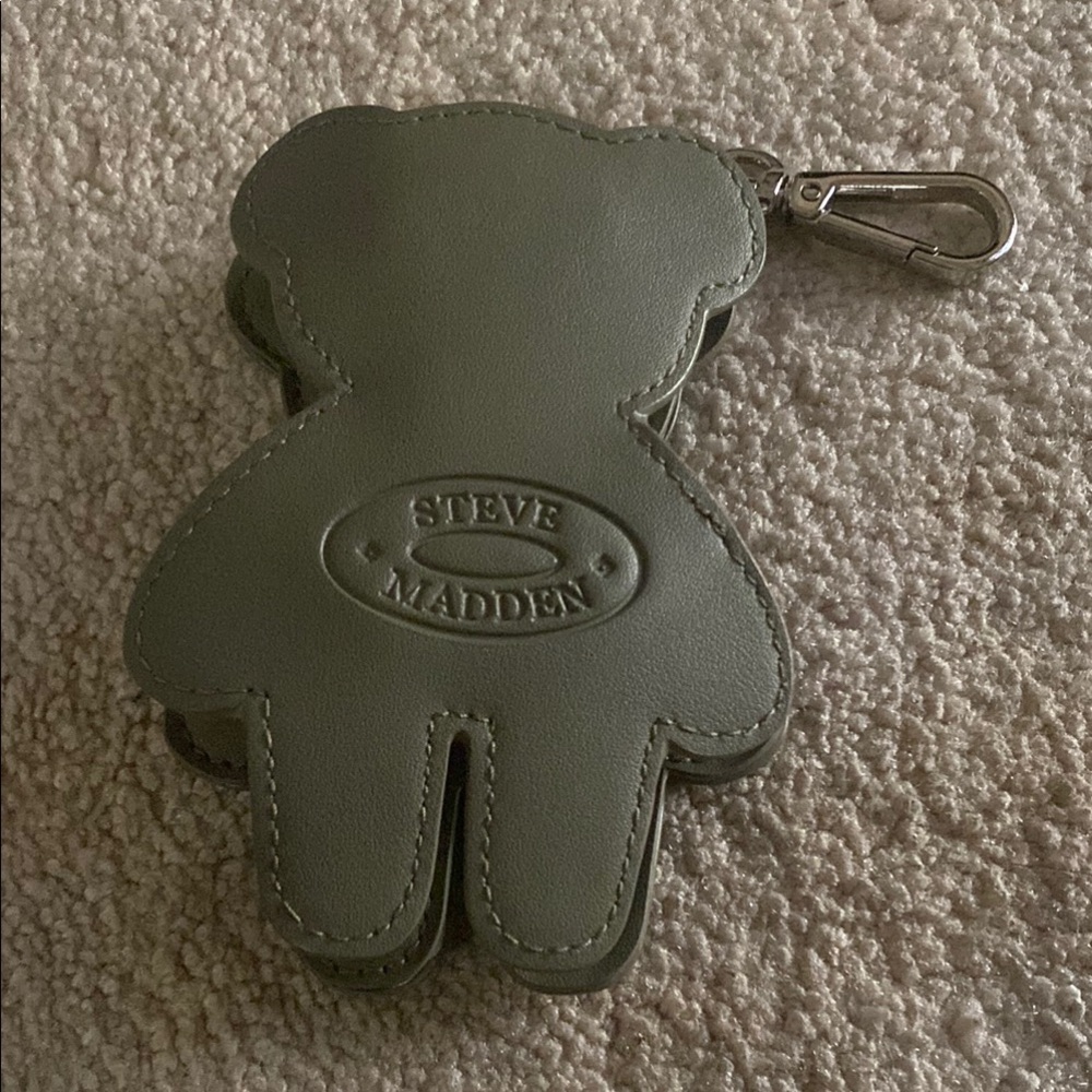 Steve Madden gray Bear Key & Card Holder